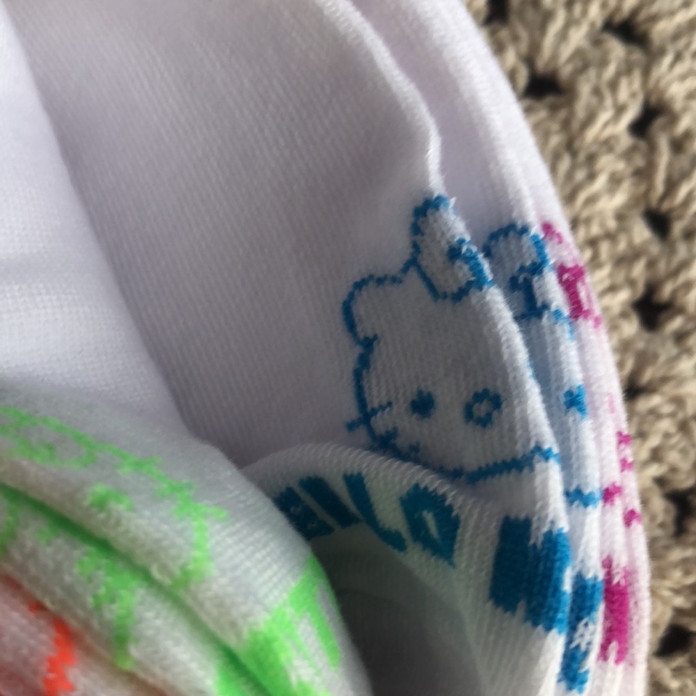 Hello Kitty No Show Socks - Picture 6 of 7